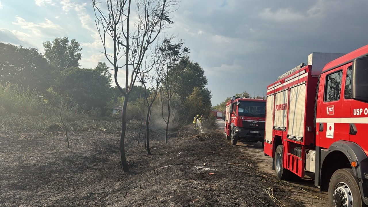 Misiune de cinci ore pentru pompierii moldoveni în Grecia. Au intervenit la un incendiu în apropiere de Thessaloniki
