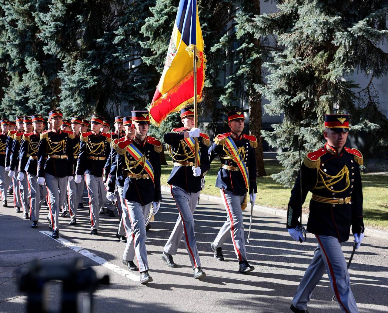 Antrenamente pentru Parada Militară, în următoarele zile, în cartierul Telecentru