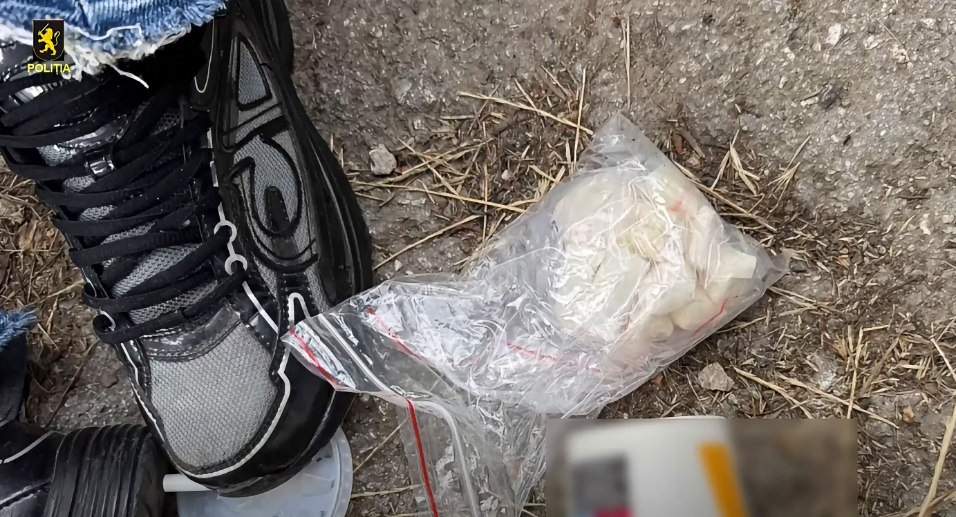 VIDEO // Adolescent de 17 ani, prins în timp ce plasa droguri în capitală. Poliția: statutul de minor nu exclude răspunderea penală