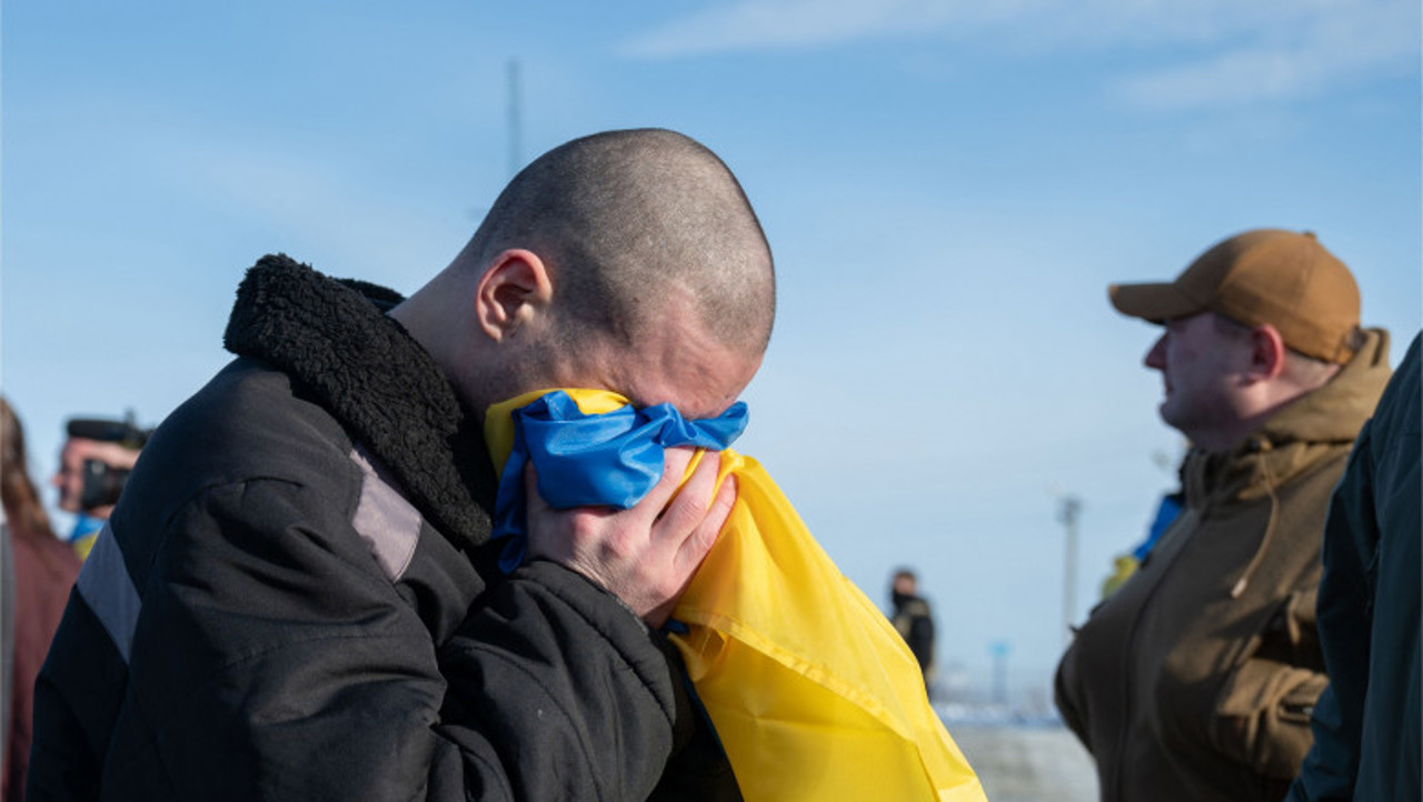 Prizonieri și oficiali ucraineni acuză Rusia de tortură și abuzuri sexuale în timpul detenției