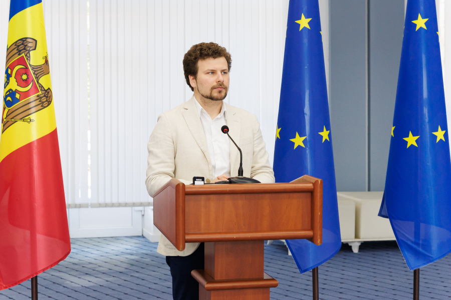 Informatică din clasa a V-a și noi teme la Istorie: noul Curriculum, prezentat pentru consultări