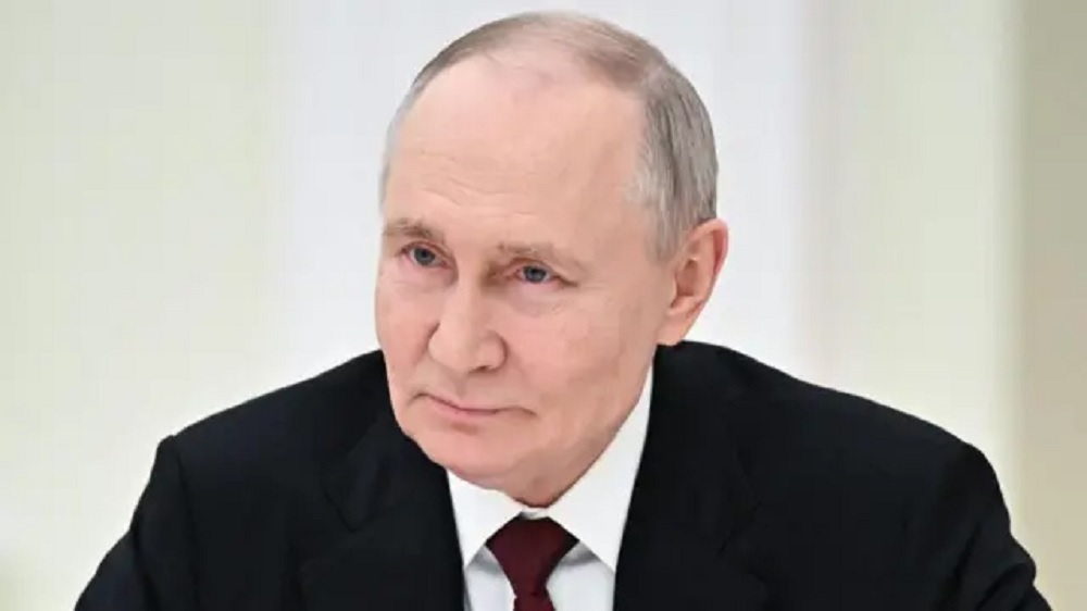 Putin invocă „codul genetic al învingătorului” în timp ce rușii sunt tot mai obosiți de război, iar dronele ucrainene lovesc rafinării