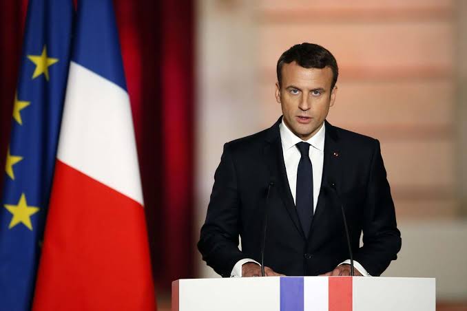 Lovitură pentru Macron: Planul de a interzice rețelele sociale copiilor sub 15 ani în Franța, blocat de instanță