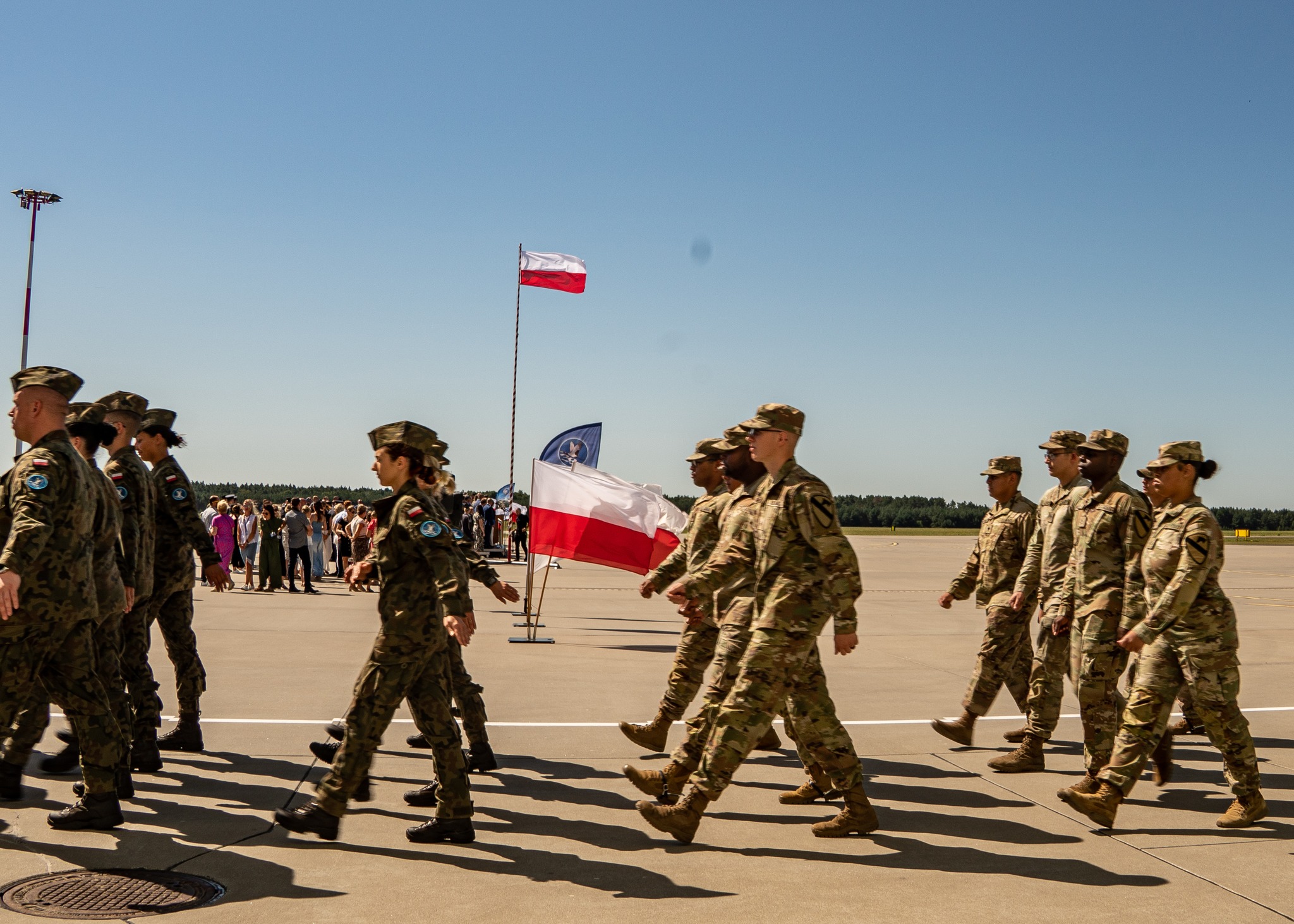 VIDEO // Polonia a marcat Ziua Forțelor Armate cu o paradă militară de amploare în centrul Varșoviei