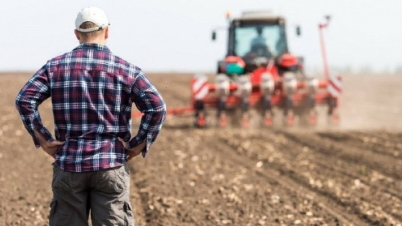 Peste un miliard de lei, acordați agricultorilor pentru investiții în prima jumătate a anului curent