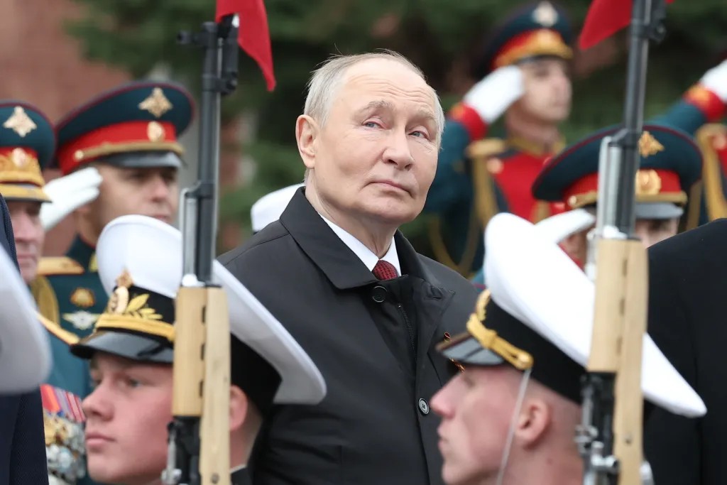 În martie, Putin i-a adunat pe oligarhii ruși ca să stoarcă bani de la ei, pentru a petici bugetul. Un ziar de business anunță totalul adunat
