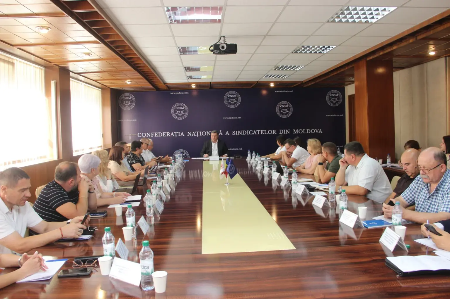 Sindicatele propun eliminarea perioadei de probă pentru tineri și majorarea concediilor în funcție de vechime